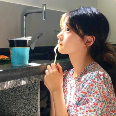 某爆料博主官宣恋情引爆服务器，品牌连夜解约，整整一周持续发酵